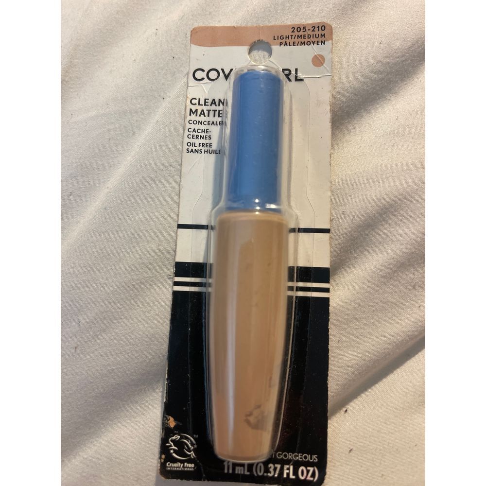 CoverGirl Clean Matte Concealer Light/Medium Pale‎ 205-210 Oil-Free Formula M-16